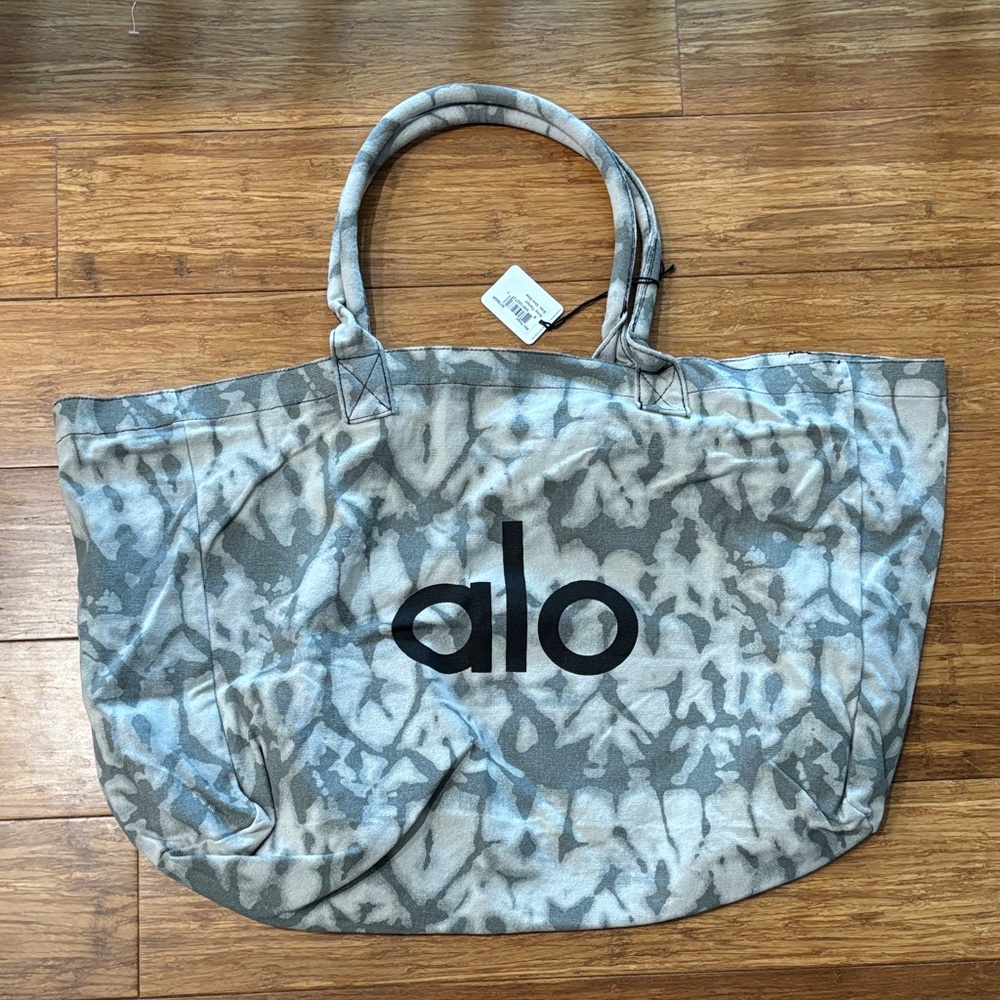 NWT Alo Yoga Grey Tie-Dye Canvas Tote Bag - Picture 2 of 5